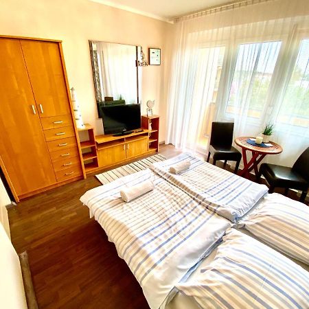 Aqua Blue Apartmanok - Шиофок Экстерьер фото