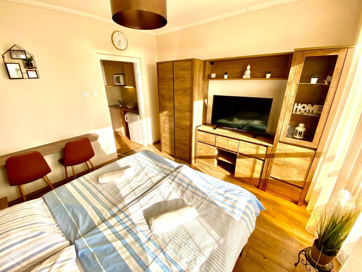 Aqua Blue Apartmanok - Шиофок Экстерьер фото