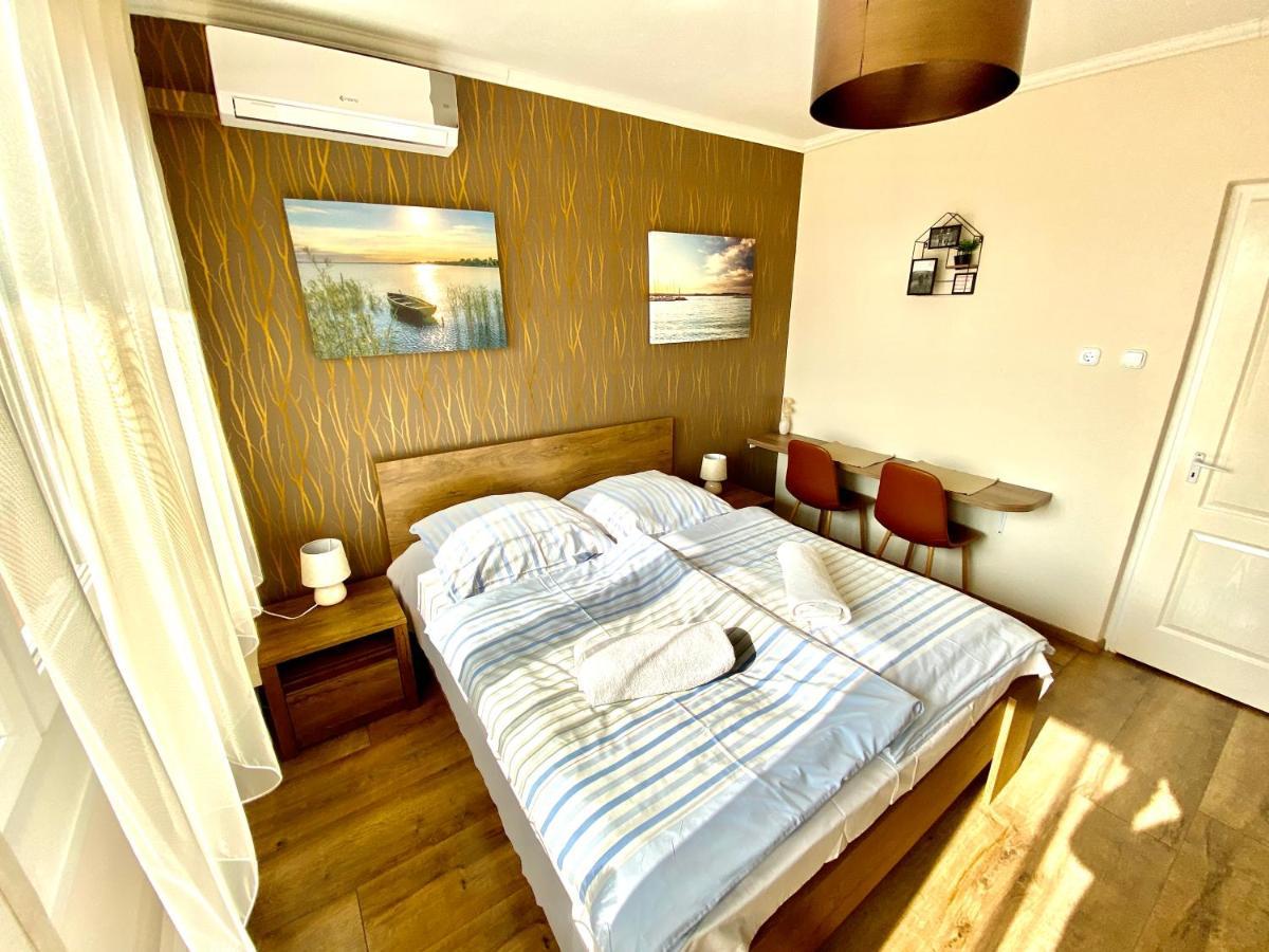 Aqua Blue Apartmanok - Шиофок Экстерьер фото