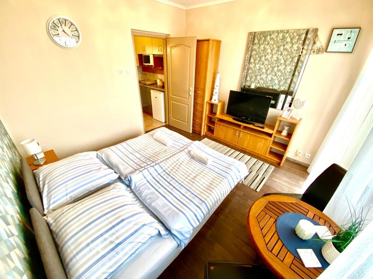 Aqua Blue Apartmanok - Шиофок Экстерьер фото